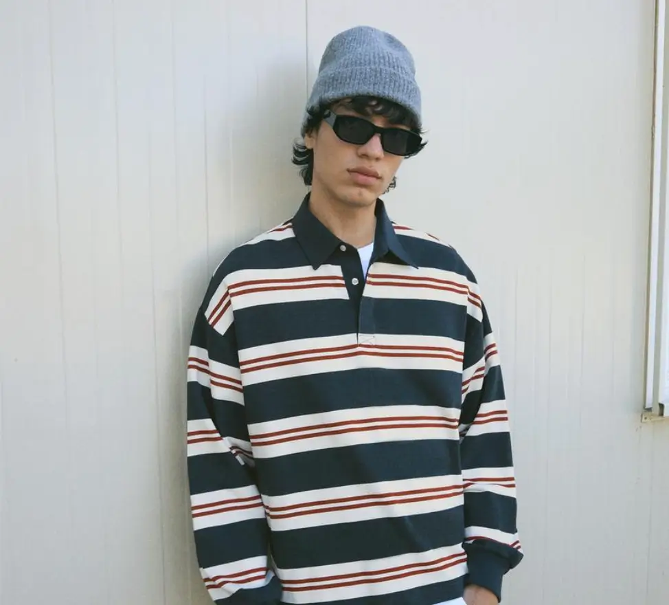 Polo in felpa a righe scontata del 50% da Bershka