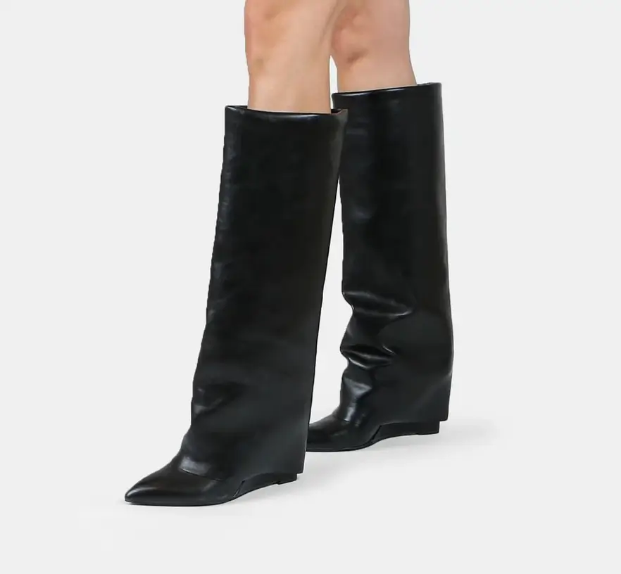 Stivali con zeppa da donna scontati del 20% da Bata