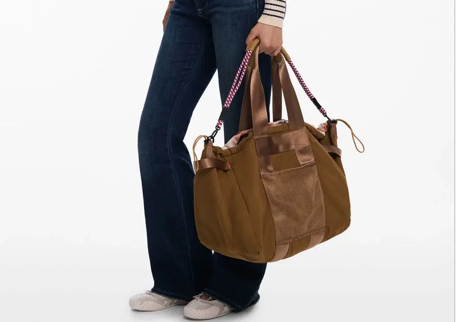 Borsa in nylon bifacciale di medie dimensioni scontata del 50% su Desigual