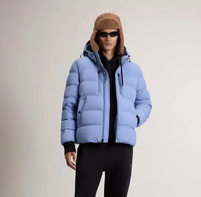 Piumino in nylon elasticizzato con finitura opaca